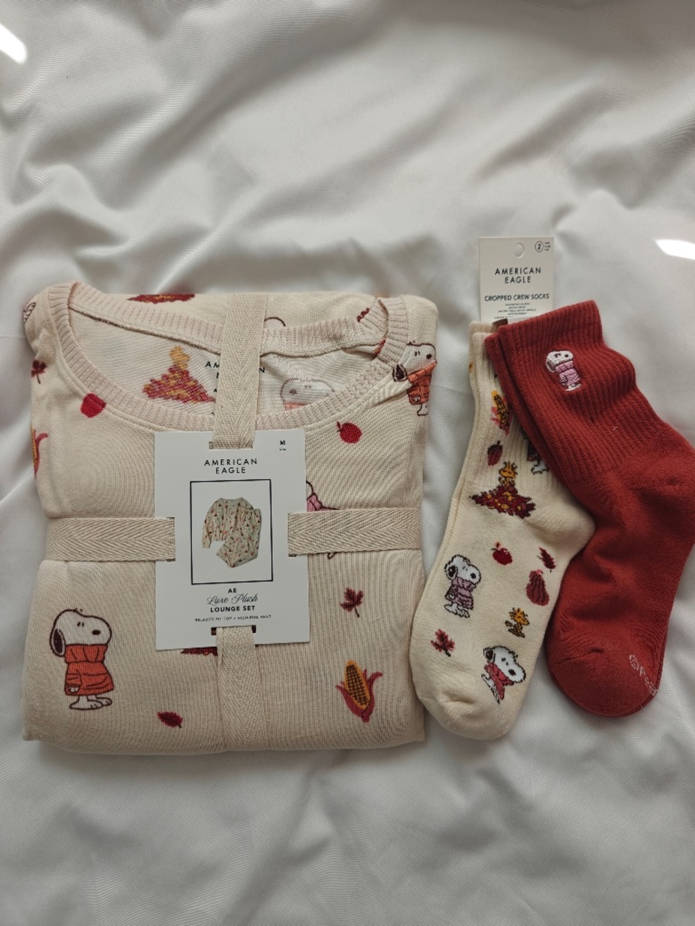 American Eagle x Peanut Luxe Plush Snoopy Long Sleeve + Pant PJ Set Sz M + Socks